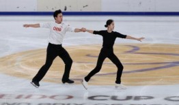 人民日报爆料滑冰视频回放,滑冰视频回放背后的故事